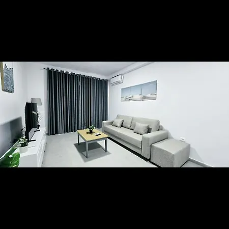 The Stylist 1br For 4 *