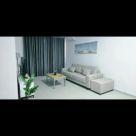 The Stylist 1br For 4 *