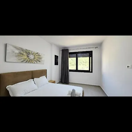 The Stylist 1br For 4 Apartment Himarë