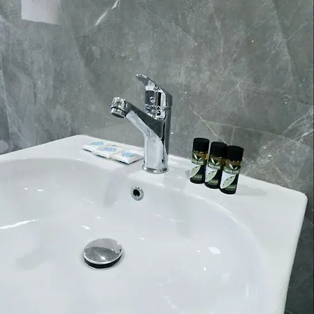 The Stylist 1br For 4 Apartment